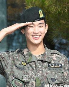 娱乐吃瓜酱当兵的气势,娱乐吃瓜酱演绎热血军旅风采